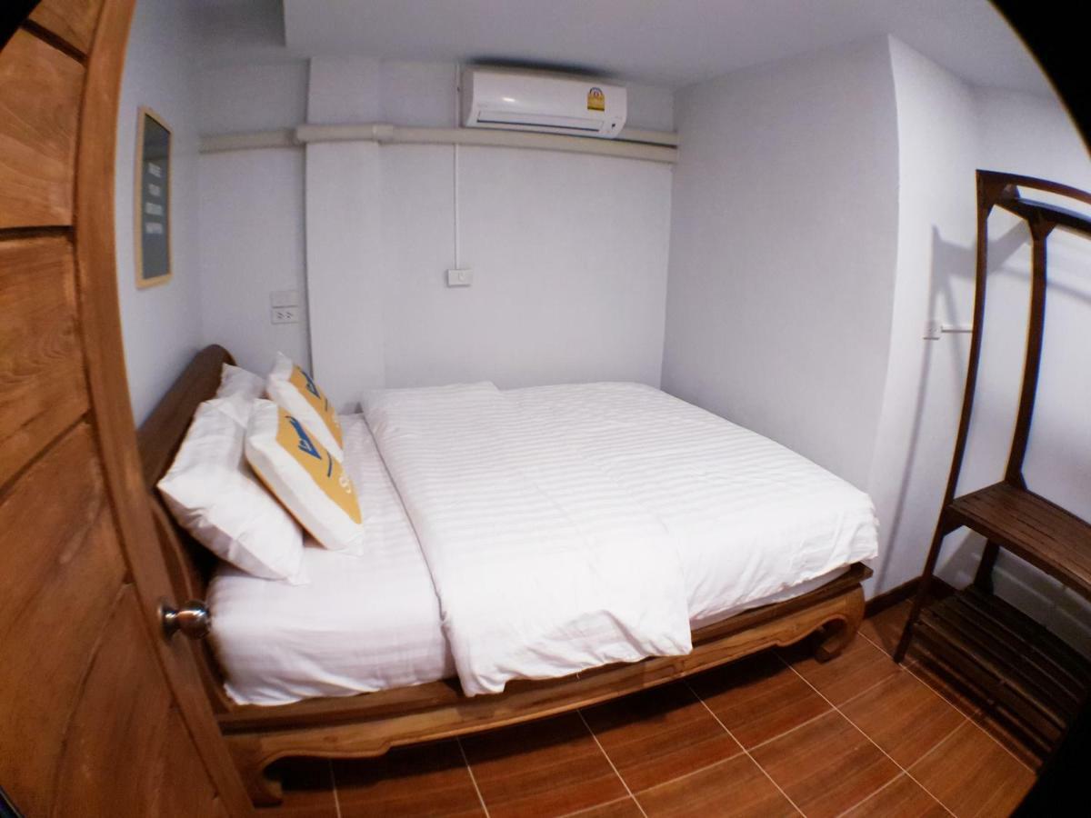 Sleep Terminal Hostel Chiang Mai Exterior photo